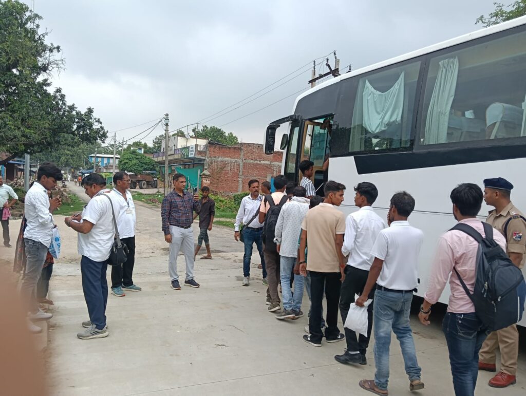 मंडल रेल प्रबंधक के नेतृत्व में रेलवे के विभिन्न स्टेशनों पर चलाया गया सघन टिकट चेकिंग अभियान