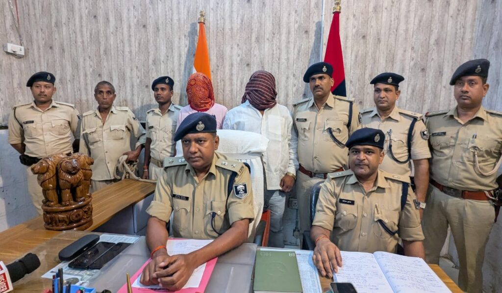 इस शूटर के खिलाफ सारण में दर्ज है करीब दो दर्जन आपराधिक मामले ; संतोष राय की गोली मारकर हत्या मामले में शूटर समेत दो कि हुई गिरफ्तारी