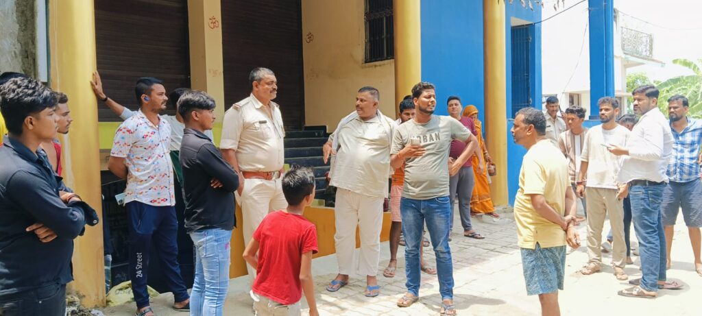 अमनौर के पर्यटक पोखरा के समीप पूर्व विधायक की पुत्री के गले से बदमाशों ने झपट लिया 2 लाख से अधिक मूल्य का सोने का चेन