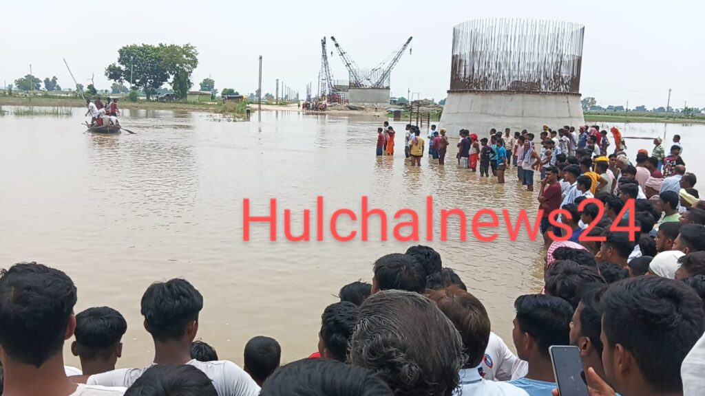 पूजन सामग्री विसर्जन के दौरान एक ही परिवार के तीन लोग डूबे ; गांव में पसरा मातमी सन्नाटा