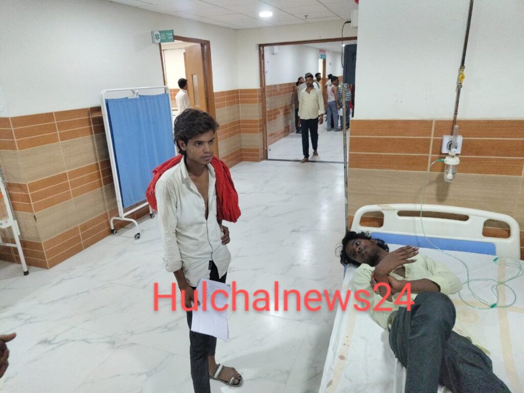शहर में आपसी विवाद को लेकर हुई चाकू बाजी में एक युवक जख्मी अस्पताल में भर्ती