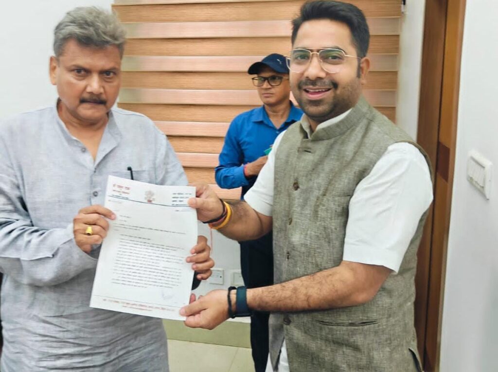 शिक्षकों की समस्याओं को ले शिक्षा मंत्री से मिले राहुल राज : माध्यमिक एवं उच्च माध्यमिक के शारीरिक शिक्षकों के क्षतिपूरक अवकाश तथा पुरुष शिक्षकों के स्थानांतरण की ओर किया ध्यानाकृष्ट