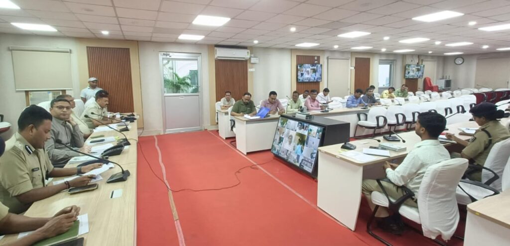 सारण में विभिन्न 18 महत्वपूर्ण चौक चौराहे पर 55 ANPR कैमरा लगाने हेतु पहल ; आगामी विधान सभा आम निर्वाचन की तैयारियों को लेकर डीएम व एसएसपी ने की बैठक