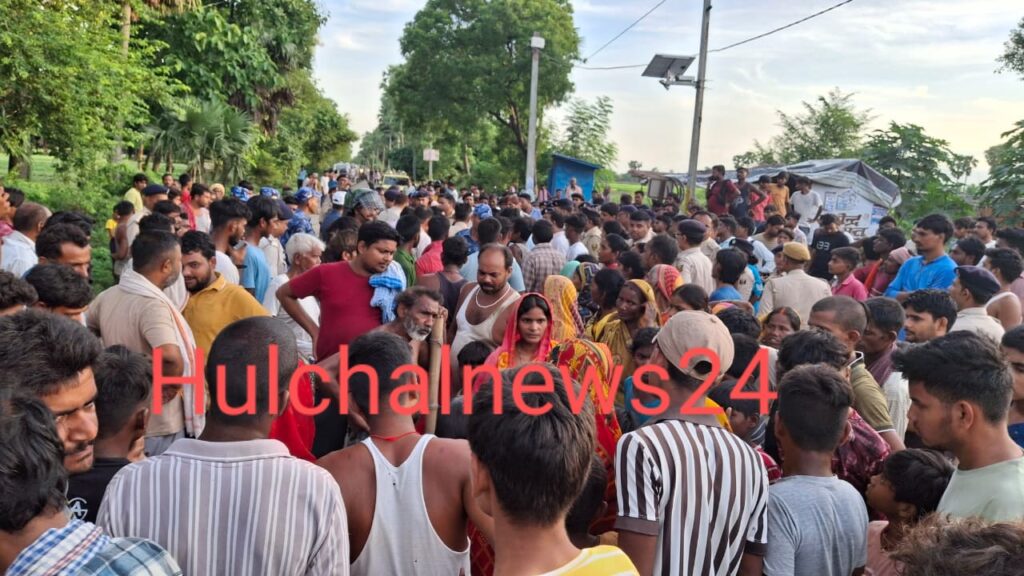 दिनदहाड़े एक युवक की गोली मारकर हत्या के बाद आक्रोशित लोगों ने घटना स्थल पर किया बवाल तो पहुंचे एसएसपी