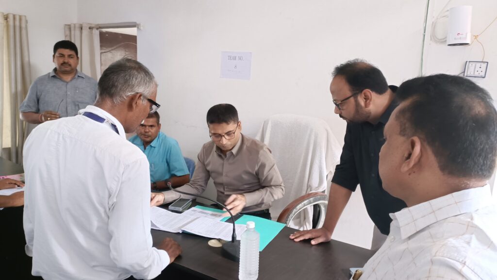 एएसडी व अधिक एवं कम उम्र के निर्वाचक का करें विशेष सत्यापन : जिला निर्वाचन पदाधिकारी