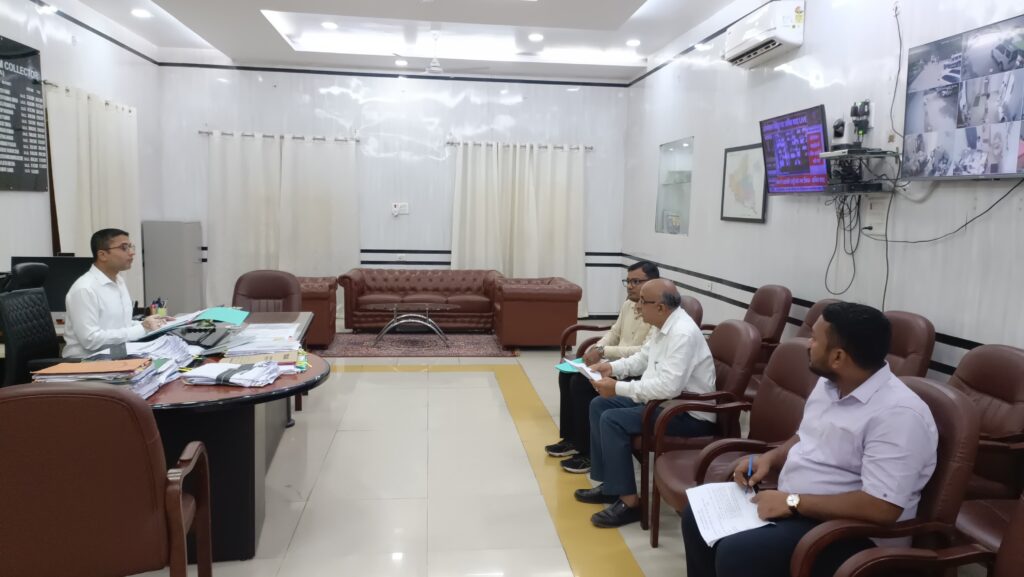 अत्याचार निवारण से संबंधित सभी मामलों का 31 अगस्त तक करें पूर्ण निष्पादन ; JPM में 100 बेड का छात्रावास निर्माण व वक्फ विकास योजना के तहत शेख टोली में प्रस्तावित बहुउद्देशीय भवन निर्माण को शीघ्र पूरा करने का दिया निर्देश
