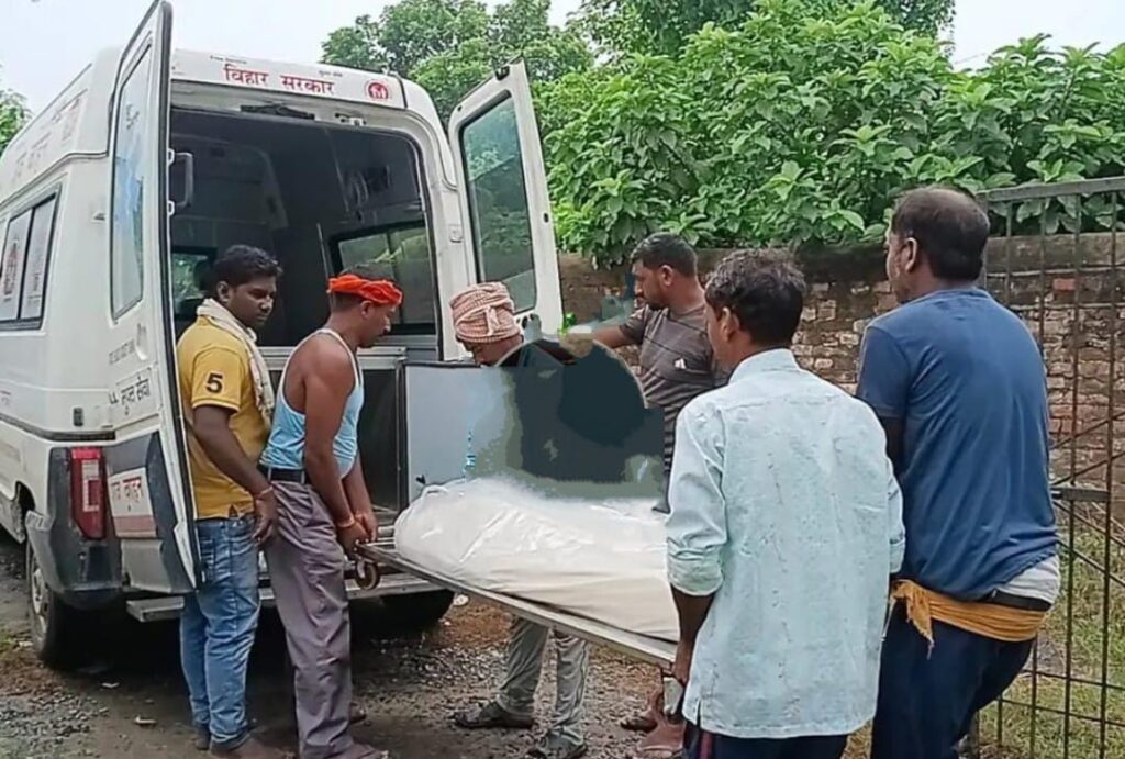 चिमनी पर काम के दौरान घायल ट्रैक्टर चालक की मौत के बाद परिजनों ने ईंट भट्ठा मालिक पर लगाया लापरवाही का आरोप ; प्राथमिकी के बाद जांच में जुटी पुलिस