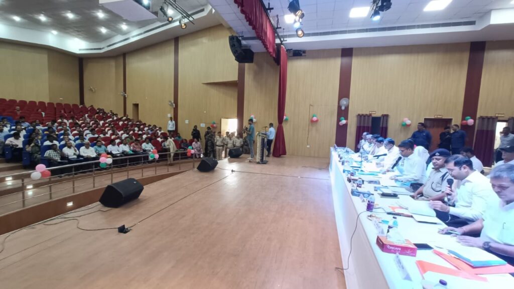 प्रभारी मंत्री की अध्यक्षता में जिला कार्यक्रम कार्यान्वयन समिति (बीस सूत्री) की बैठक संपन्न ; सभी विद्यालयों में जलापूर्ति सुनिश्चित करने का निर्देश