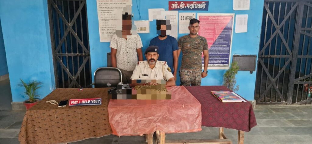 3.84 कि0ग्रा0 गांजा के साथ दो कारोबारी को पुलिस ने किया गिरफ्तार