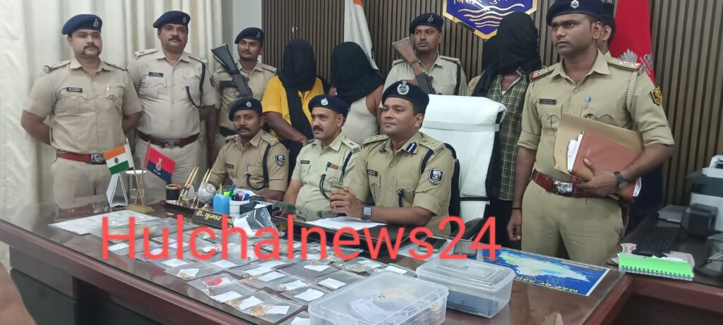 नशा मुक्त अभियान के तहत भारी मात्रा में गांजा व सोने-चांदी और हीरे के आभूषण के साथ चार बदमाश गिरफ्तार