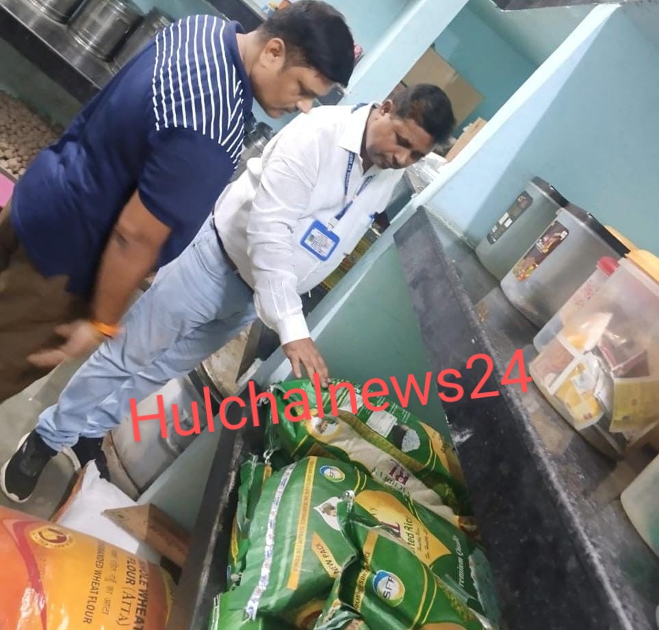 एएनएम स्कूल के दीदी की रसोई में मिला एक्सपायर खाद्य सामग्री ; फूड इंस्पेक्टर ने सैंपल कलेक्ट कर भेजा लैब ; एक बेकरी पर कार्रवाई