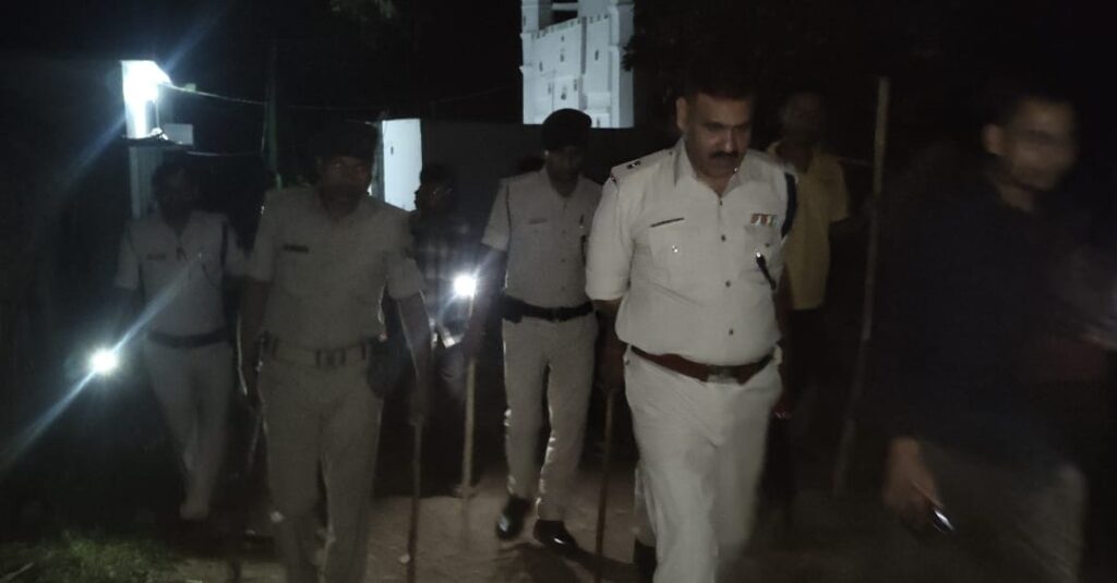 ईंट-पत्थर से कूच-कूच कर हत्या मामले में एक अभियुक्त गिरफ्तार ; अन्य की गिरफ्तारी के लिए छापेमारी जारी