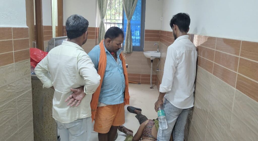 फंदा लगाकर विवाहिता ने किया खुदकुशी तो सर्पदंश से अधेड़ की हो गई मौत