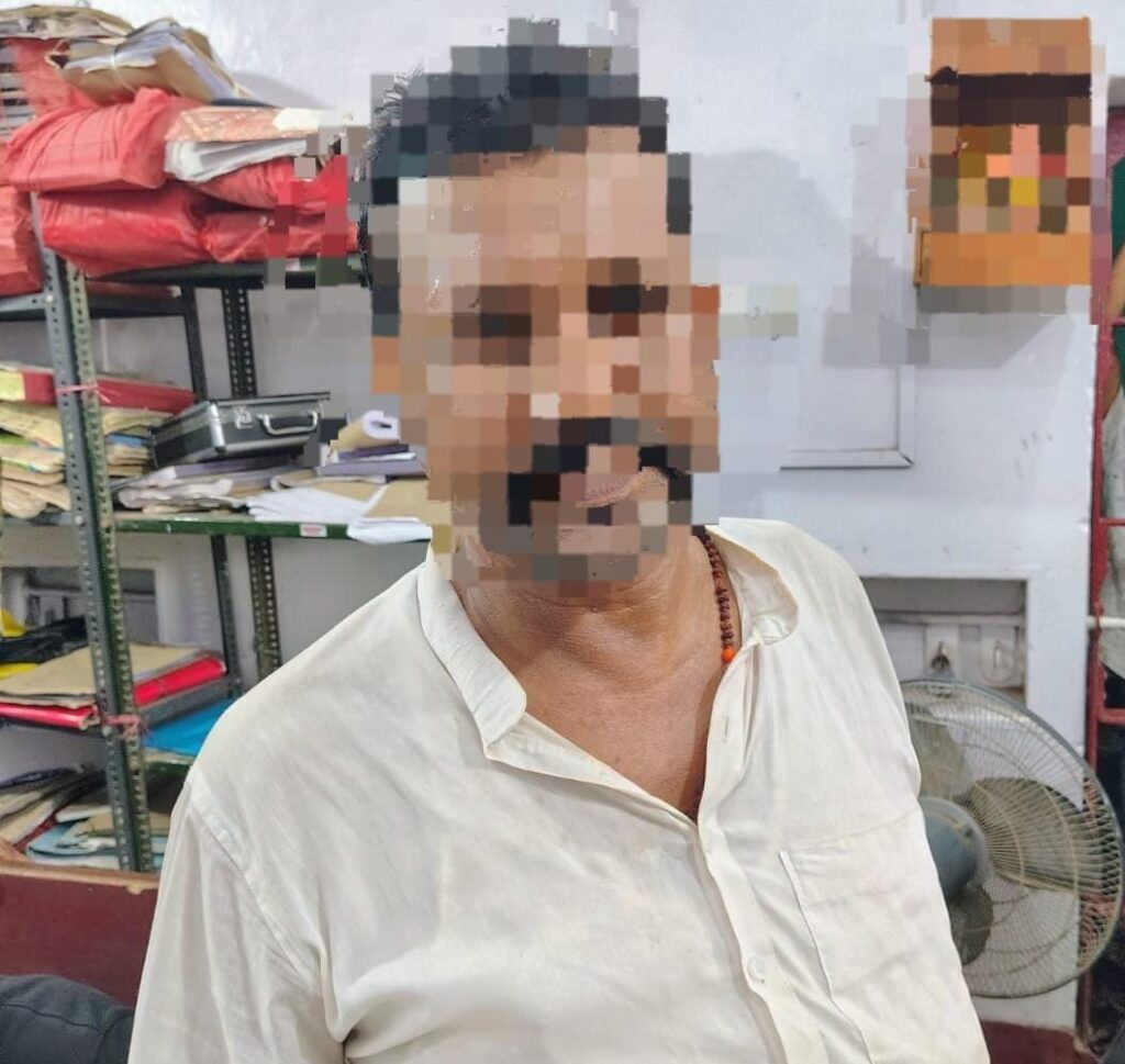 जमीन खरीद-बिक्री के नाम पर लाखों की राशि गबन करने वाले एक आरोपी को पुलिस ने किया गिरफ्तार