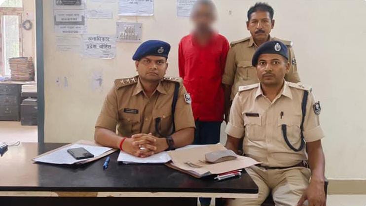 महिला का अश्लील फोटो वीडियो बनाकर ब्लैकमेल करने वाले अभियुक्त को गिरफ्तार कर भेजा गया जेल