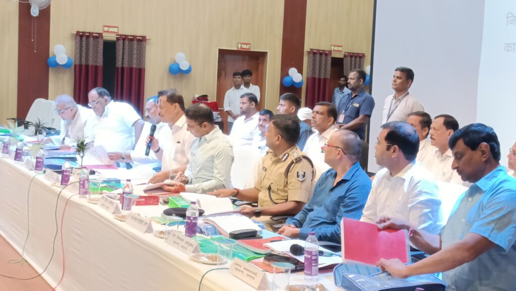 सांसद की अध्यक्षता में जिला स्तरीय विकास समन्वय एवं निगरानी समिति (दिशा) की बैठक संपन्न
