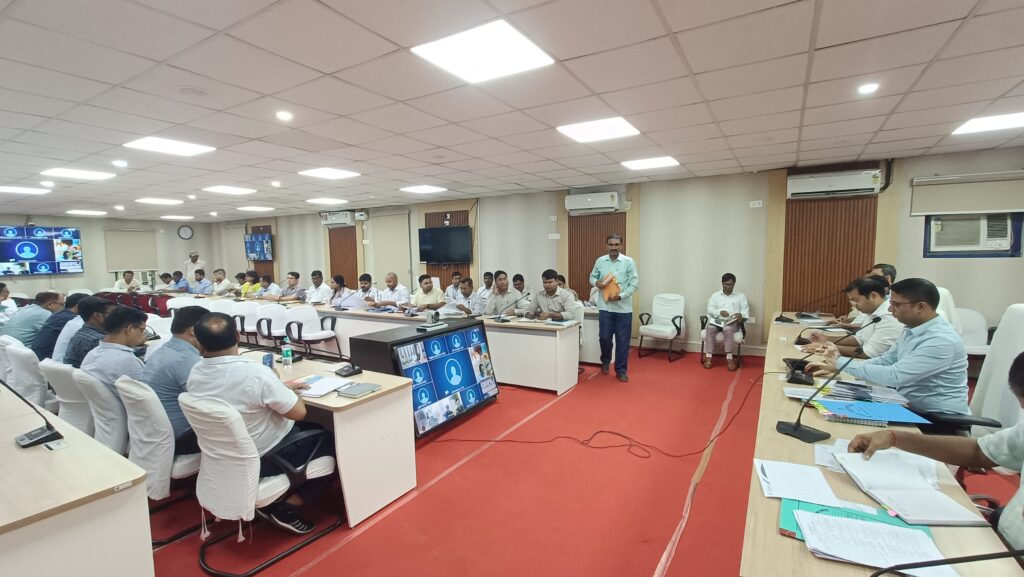 मतदाता सूची के विशेष गहन पुनरीक्षण कार्यक्रम के तहत प्राप्त दावा/आपत्तियों का निर्धारित प्रक्रिया के अनुरूप करें निष्पादन : DM