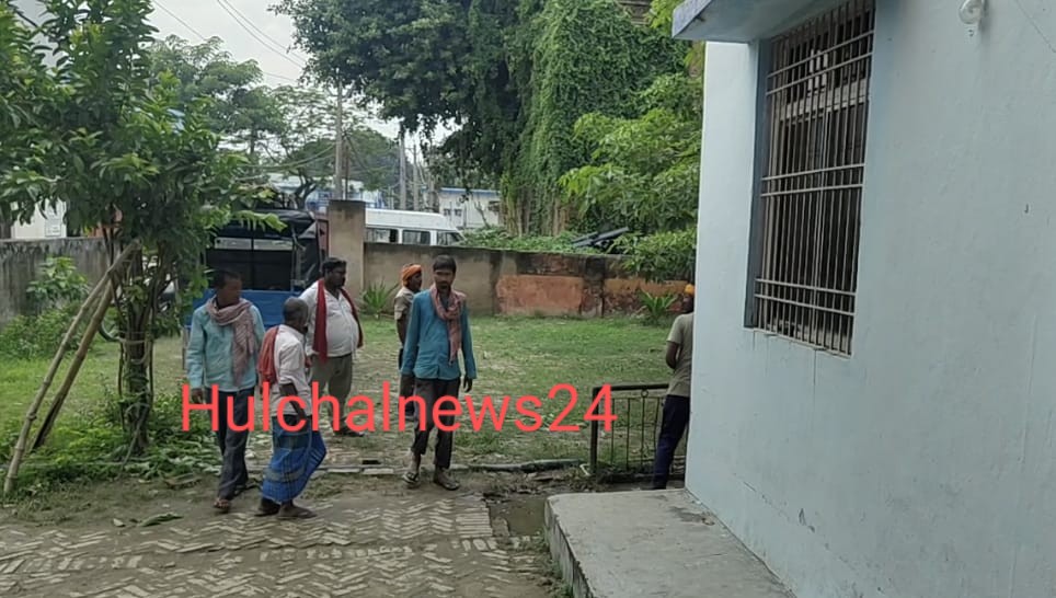 पारिवारिक विवाद में अधेड़ ने फांसी लगाकर किया खुदकुशी ; पीछे छोड़ गया पत्नी व चार बच्चे