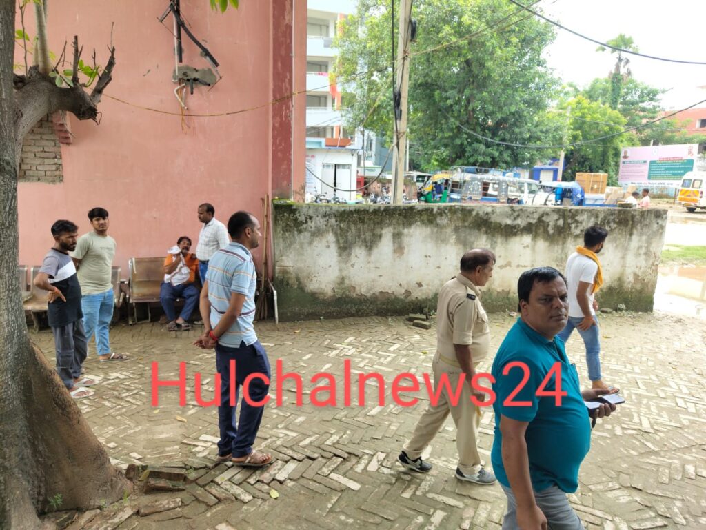 ओवरटेक करने के दौरान अज्ञात वाहन के धक्के से बाइक सवार युवक की मौके पर मौत
