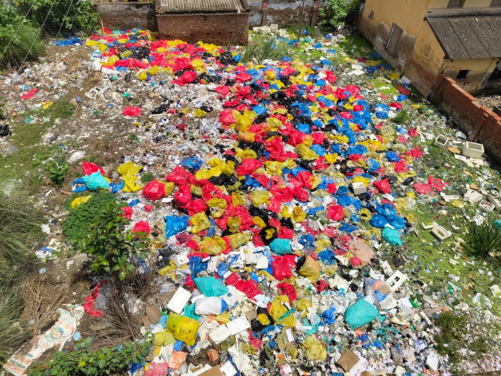 हो जाएं सावधान ! यह बायो मेडिकल कचरा आपके लिए है साइलेंट किलर ; आप आ सकते हैं इसकी चपेट में कैसे ? पढ़ें पूरी खबर…