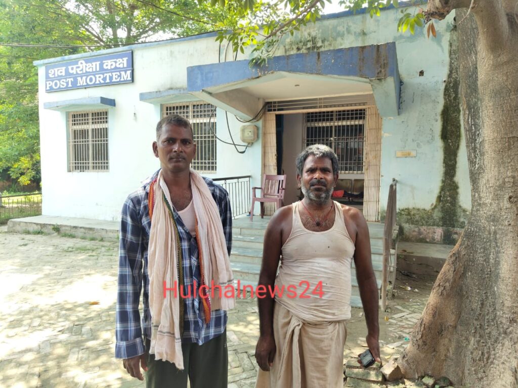 दो महीने पहले हुई पति की मौत, बेटा गया गुजरात कमाने ; घर में अकेली रह रही महिला की नुकीले हथियार से हत्या