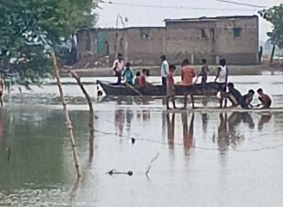 सारण में तीसरी बार बढ़ा गंगा का जलस्तर ; निचले इलाकों में घुसा पानी