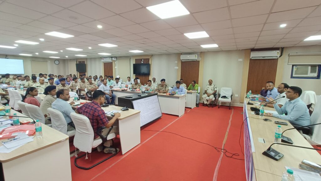 सेक्टर और पुलिस पदाधिकारी अपने आवंटित बूथ के हैं सम्पूर्ण प्रभारी : जिलाधिकारी