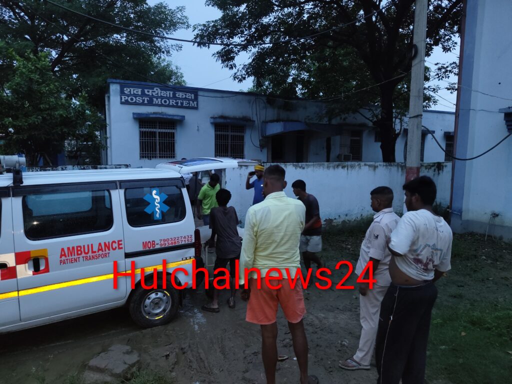 बेटी से मिलने आया था छपरा ; सिवान लौटने के दौरान हाईवा ट्रक की टक्कर से बाइक सवार व्यक्ति की मौके पर मौत