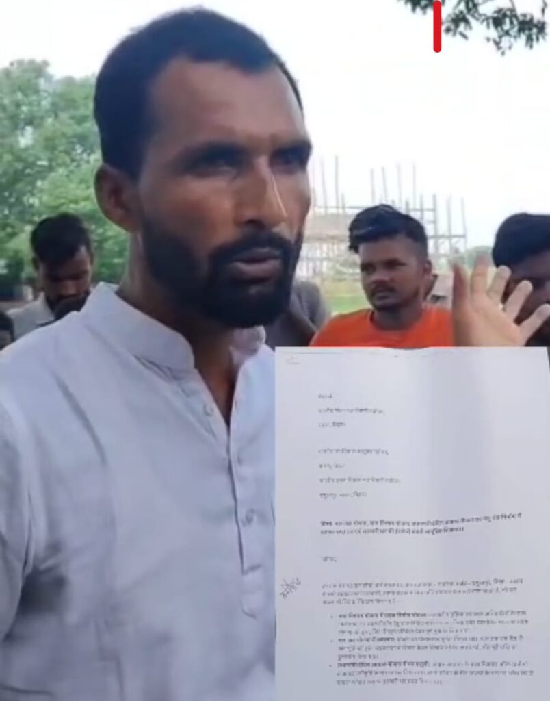 वार्ड पार्षद के दलाली और भ्रष्टाचार के खिलाफ ग्रामीणों का आक्रोश ; बीडीओ से शिकायत 