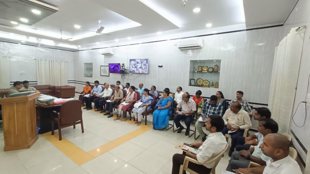 बाल कल्याण संरक्षण समिति की बैठक कर जिलाधिकारी ने बेहतर सुविधा को ले संबंधित पदाधिकारियों को दिया निर्देश