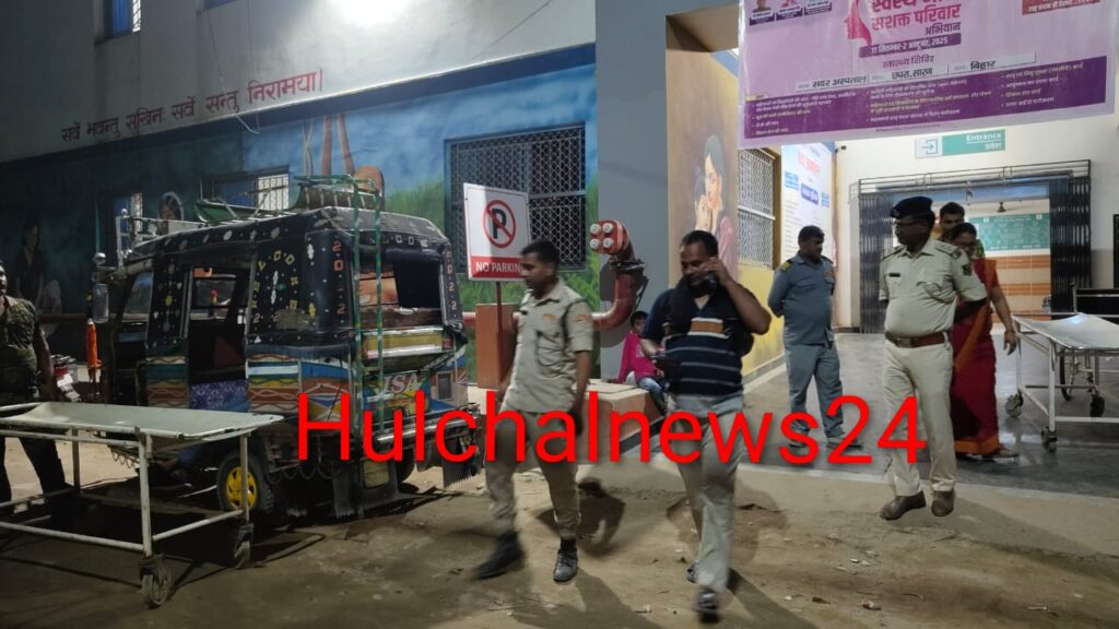 अनियंत्रित ट्रक की चपेट में आने से एक युवक की मौके पर मौत ; ढाई महीने पहले पिता की भी सड़क दुर्घटना में हुई थी मौत