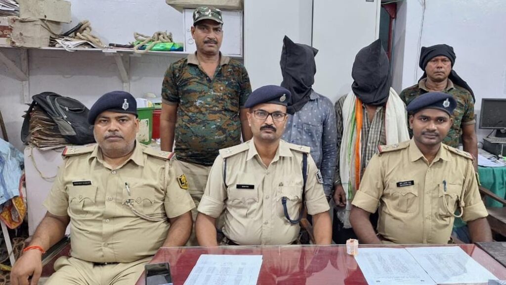 स्मैक / हेरोईन बरामद कर पिता-पुत्र दोनों को पुलिस ने किया गिरफ्तार