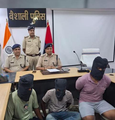 चेन स्नैचिंग गिरोह का खुलासा ; एक सोनार सहित तीन गिरफ्तार