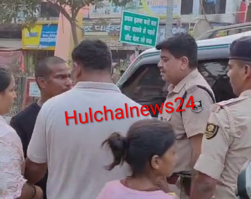 चोर-उचक्कों की कट रही चांदी ; सिकरी, मोबाइल व पर्स पर कर रहे हाथ साफ