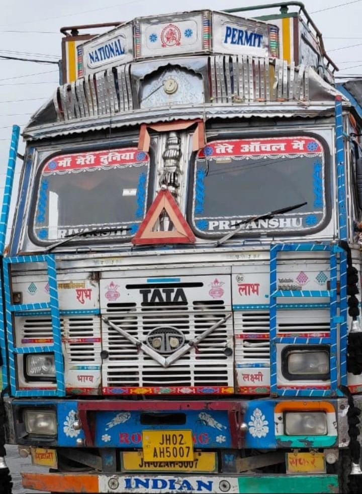 12 चक्का ट्रक लाइन होटल पर खड़ी कर सो गये ; नींद खुली तो ट्रक थी गायब ; जांच में जुटी पुलिस