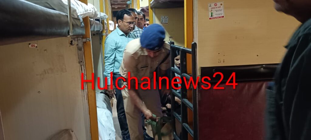 बिहार विधानसभा चुनाव को लेकर आरपीएफ और एनसीबी ने छपरा जंक्शन व ट्रेन में चलाया संयुक्त सघन जांच अभियान