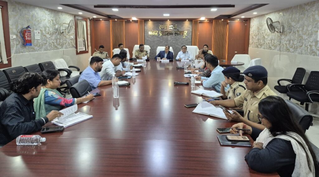 सोनपुर मेला व कार्तिक पूर्णिमा गंगा स्नान पर विधि व्यवस्था को ले सारण प्रमंडल आयुक्त तथा तिरहुत प्रमंडल आयुक्त ने संयुक्त बैठक कर दिया निर्देश