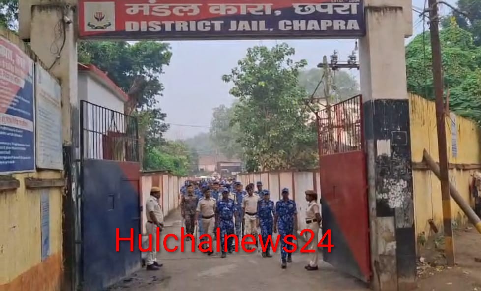 चुनाव से पहले मंडलकारा में छापेमारी के दौरान दो चाकू और खैनी की पुड़िया बरामद