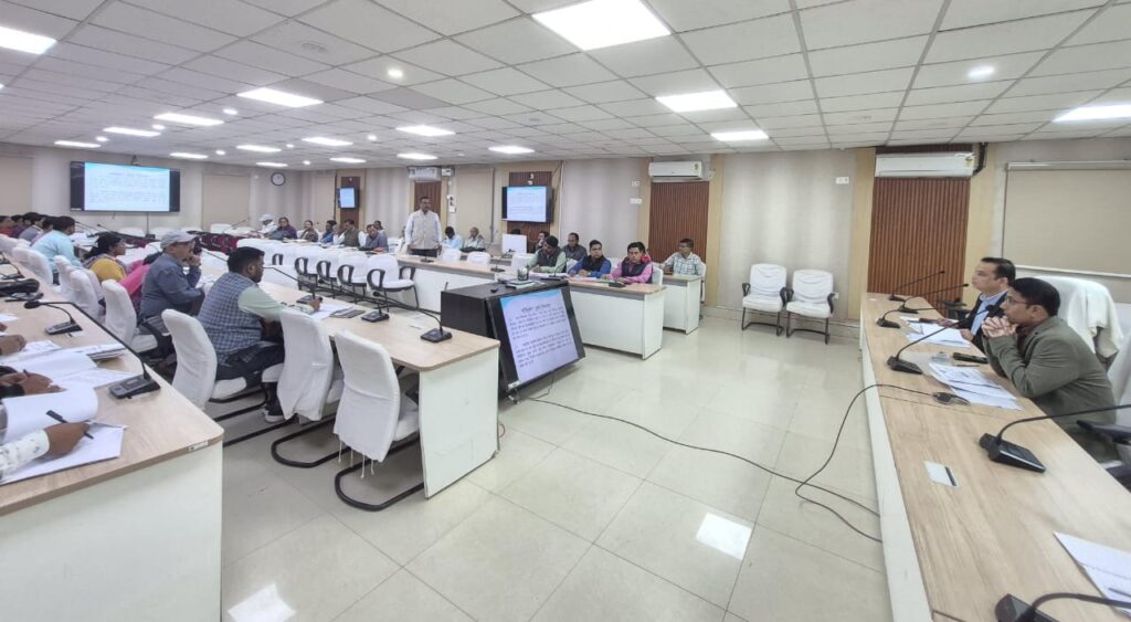 64 भूमिहीन विद्यालयों के लिये जमीन चिन्हित कराने को ले डीएम ने सभी बीईओ को अंचलाधिकारी के साथ समन्वय स्थापित करने का दिया निर्देश