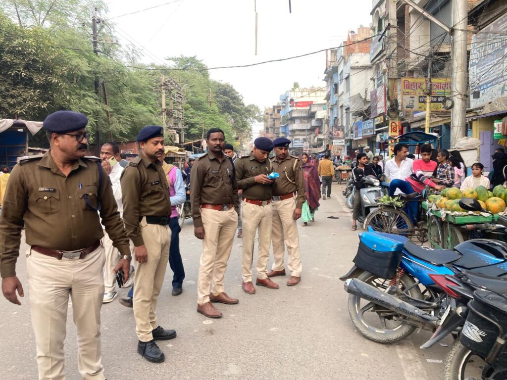 सड़क पर खड़ी की बाइक तो कटेगा चालान ; यातायात थाना ने टोचन कर कई बाइकों को किया जब्त