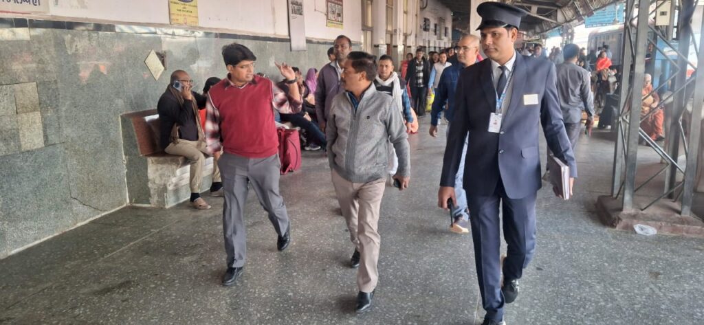 एडीआरएम ने छपरा जंक्शन का निरीक्षण कर मॉक ड्रिल की तैयारियों का लिया जायजा, दिया निर्देश