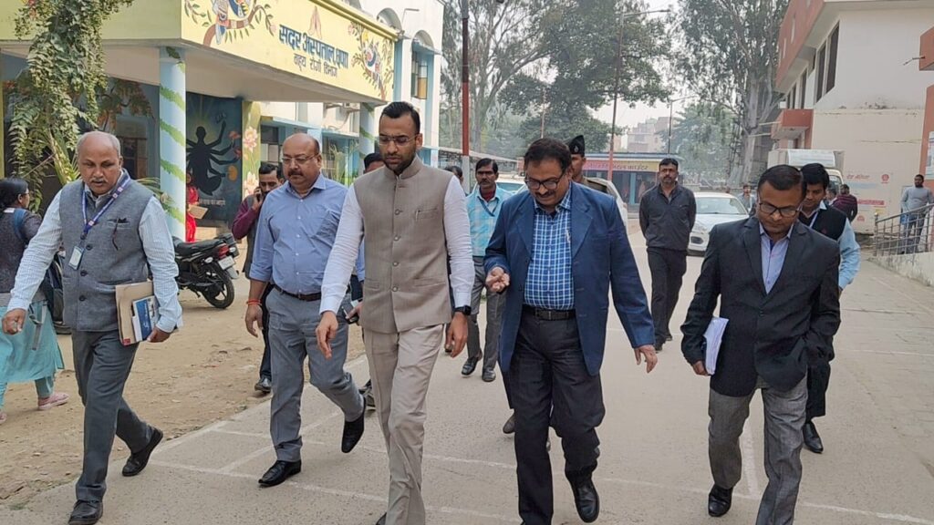 राज्य स्वास्थ्य समिति के कार्यपालक निदेशक ने छपरा सदर अस्पताल का निरीक्षण कर बेहतर सुविधाओं के लिए दिया निर्देश