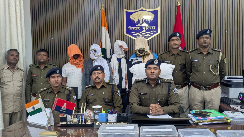 शराब माफिया से मुठभेड़ मामले में कुल पांच अभियुक्त गिरफ्तार ; 9 लाख की विदेशी शराब के साथ नाव एवं हथियार जब्त