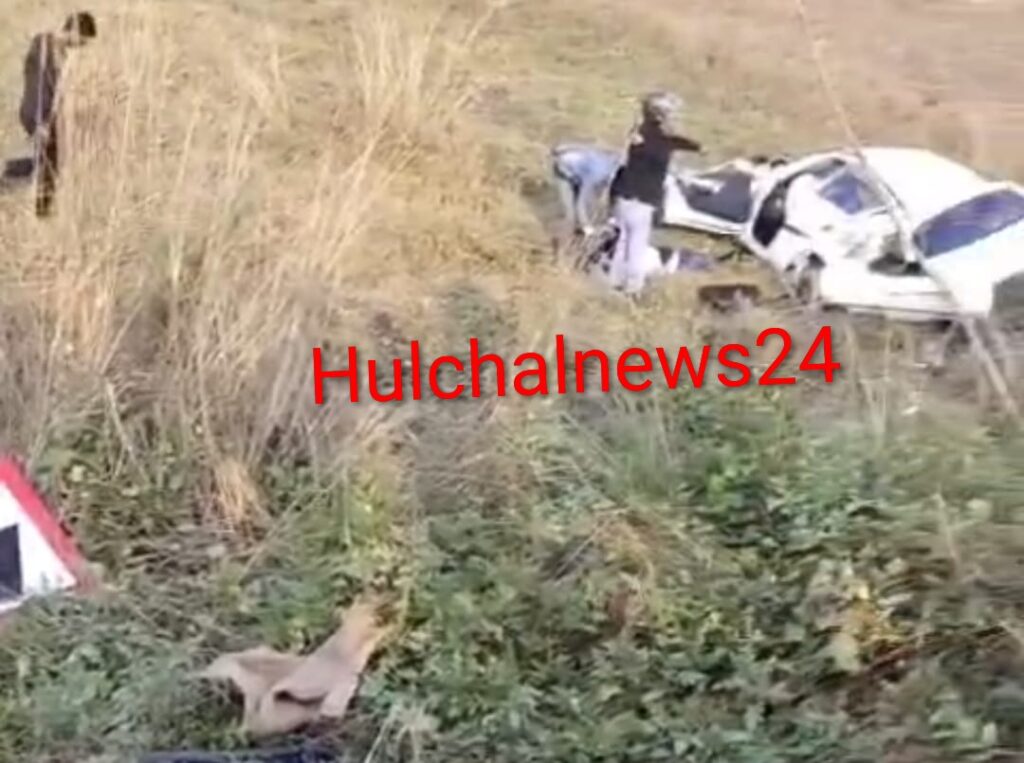 अनियंत्रित होकर कार nh19 से उतरकर सड़क किनारे पलटी एक की मौत; अन्य घायल