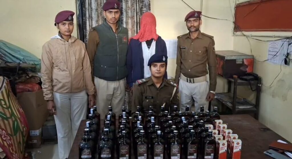 छपरा जंक्शन पर जीआरपी ने 22.32 लीटर अंग्रेजी शराब के साथ एक तस्कर को किया गिरफ्तार