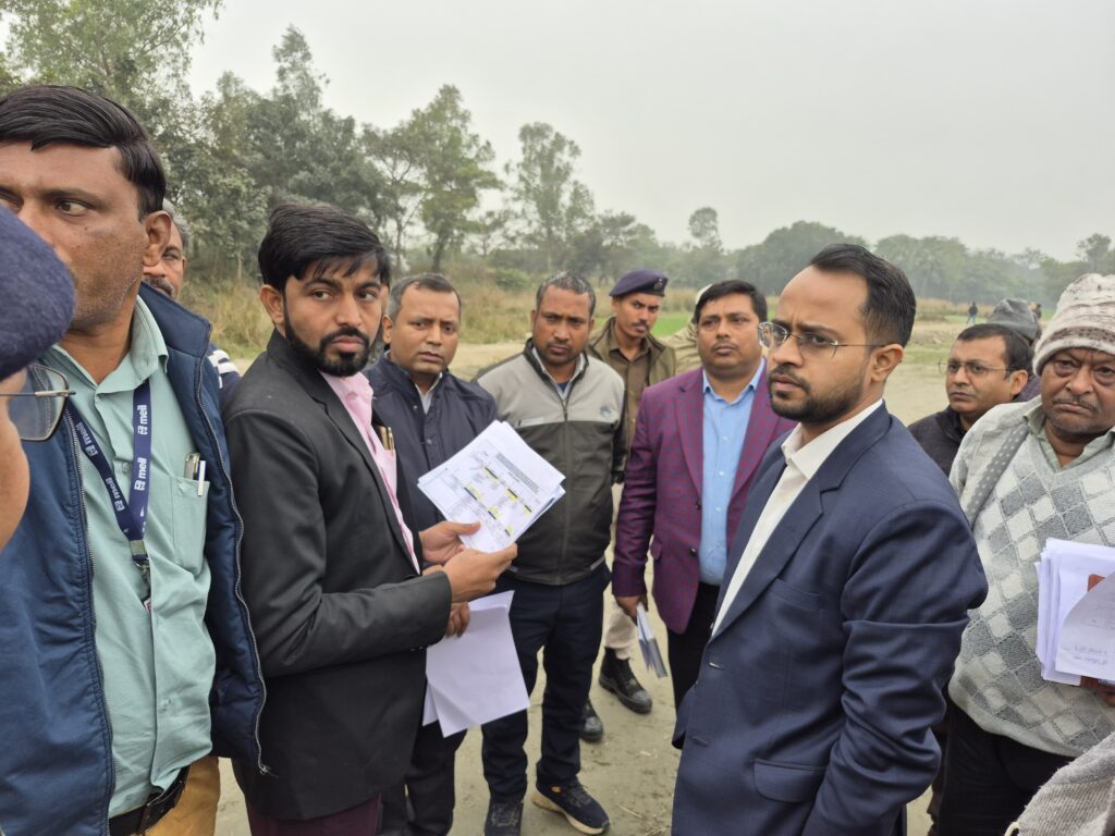 रामजानकी पथ निर्माण को ले डीएम ने किया कार्य स्थल का निरीक्षण