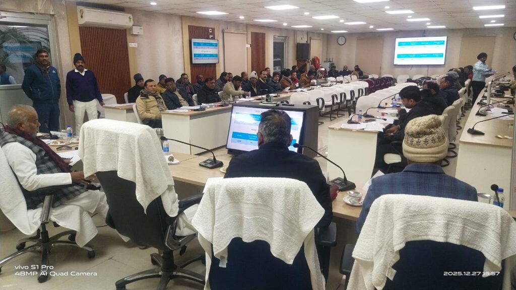 ग्रामीण विकास एवं परिवहन विभाग मंत्री ने जिले में संचालित योजनाओं की समीक्षा की ; पदाधिकारियों को दिया निर्देश