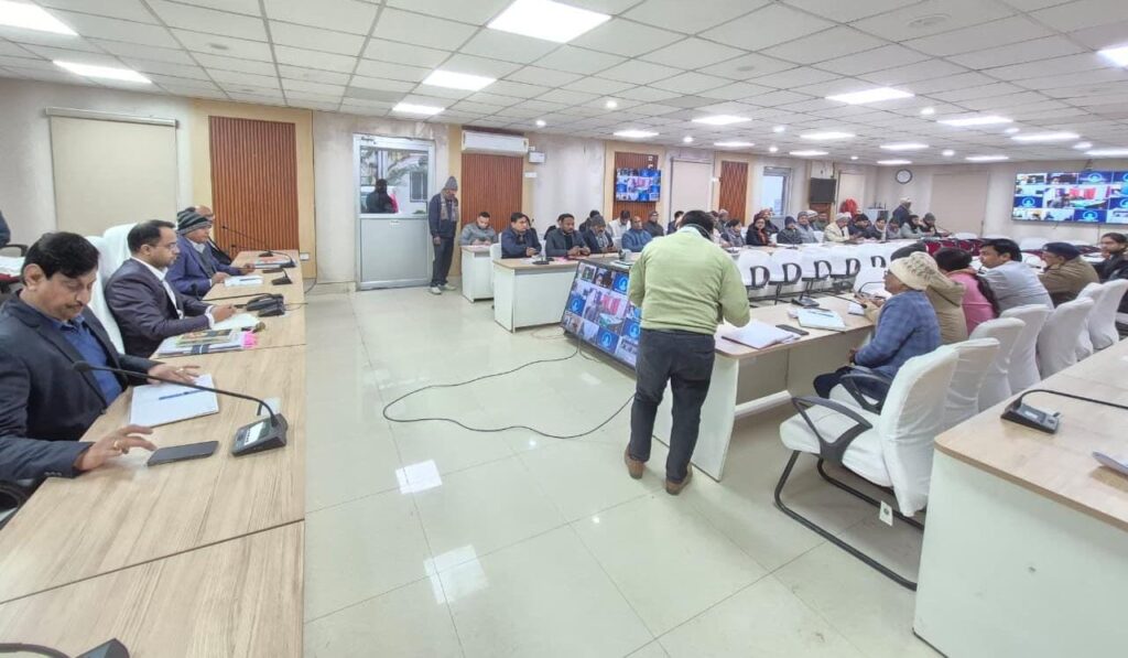 सभी कार्यालयों में बायोमेट्रिक अटेंडेंस की प्रणाली को करें क्रियाशील ; कार्यसंस्कृति एवं अंतर विभागीय समन्वय को ले डीएम ने दिया निर्देश