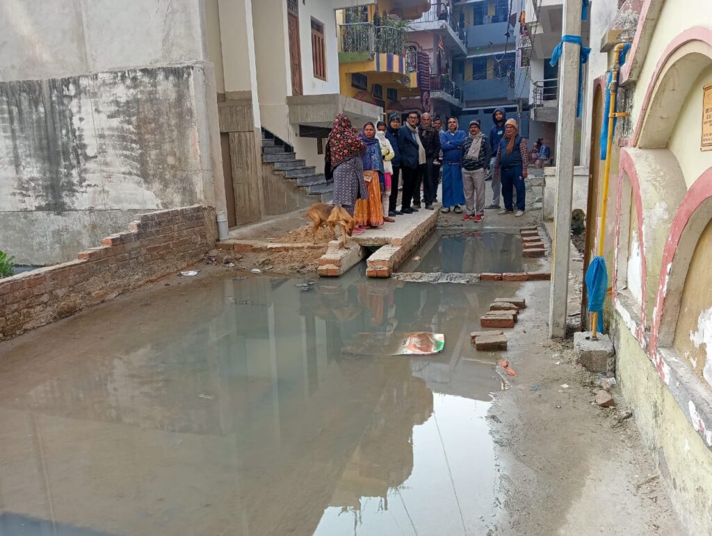 नगर निगम की लापरवाही से गली-नाली की समस्या से जूझ रहा शहर का यह मोहल्ला ; लोगों में है खासा आक्रोश