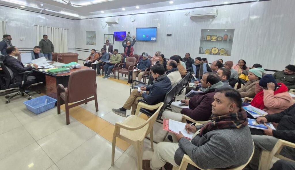 डीएम ने शिक्षा विभाग की समीक्षा बैठक कर BC/EBC एवं SC/ST स्कॉलरशिप के कार्य को भी तेजी से पूरा करने का दिया निर्देश